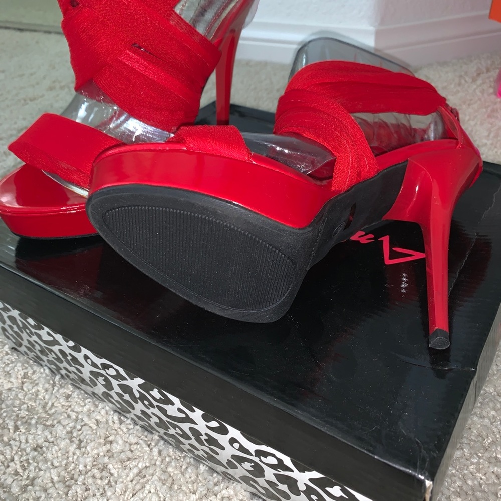 Heels - Picture 4 of 5